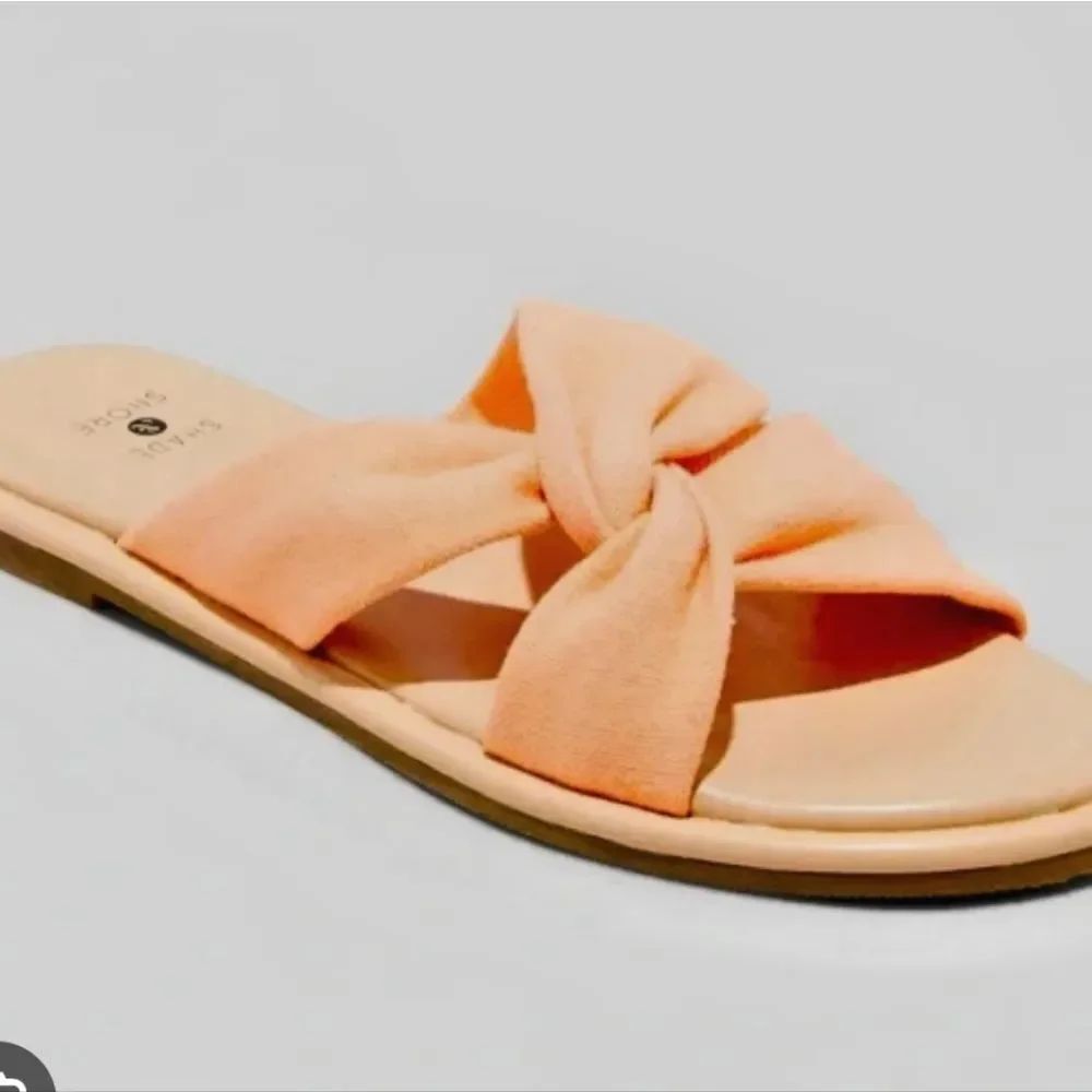 BRAND NEW SHADE& SHORE CRISSCROSS SLIDE SANDAL. G1